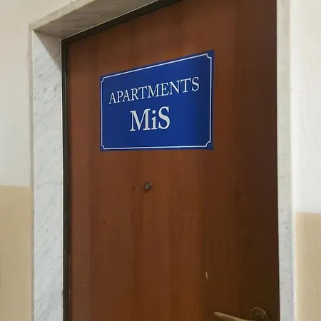 Mis-for In Center Apartment *